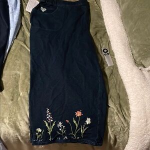 Floral Embroidered denim capri